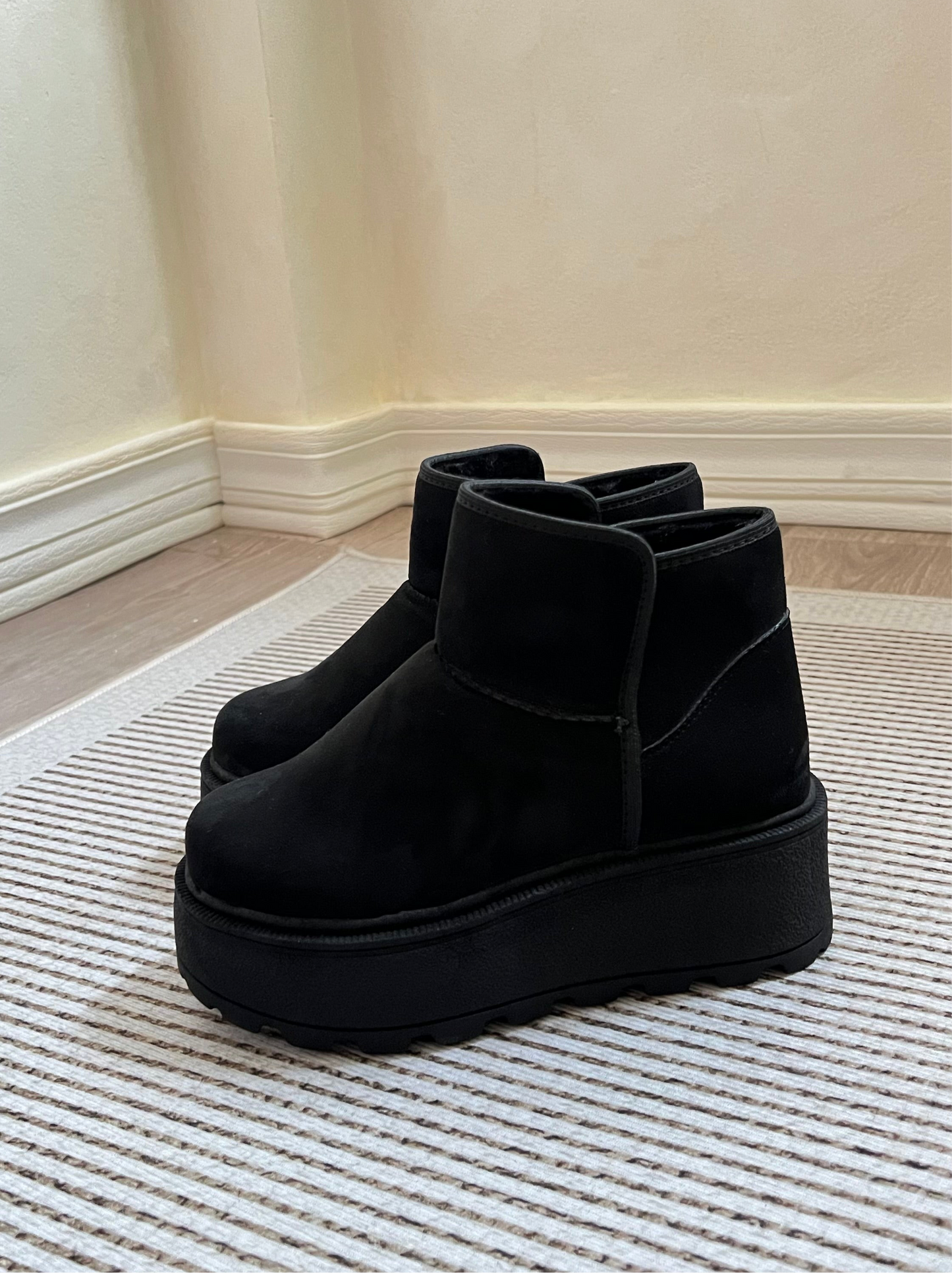 Pantubota - Cozy black