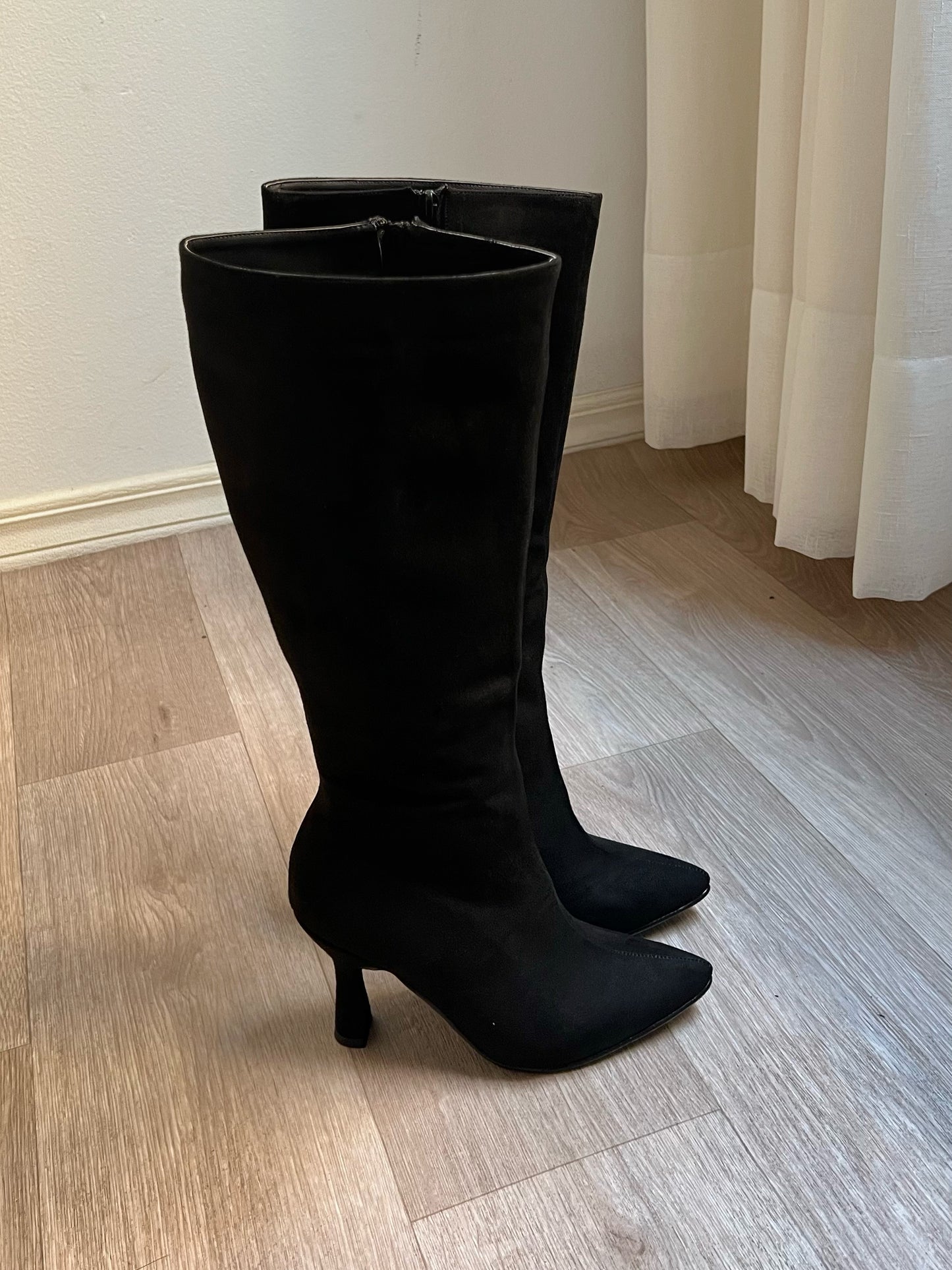 Bota negra - Dolly
