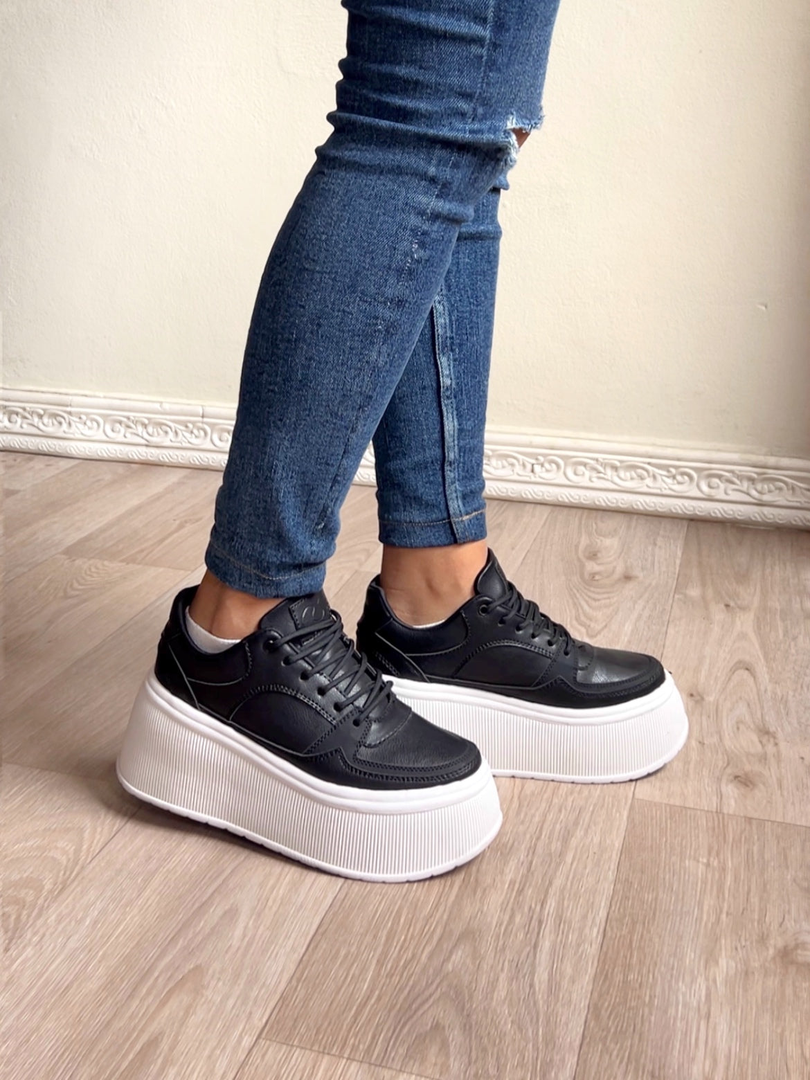 Zapatilla negro/ blanco - Megan