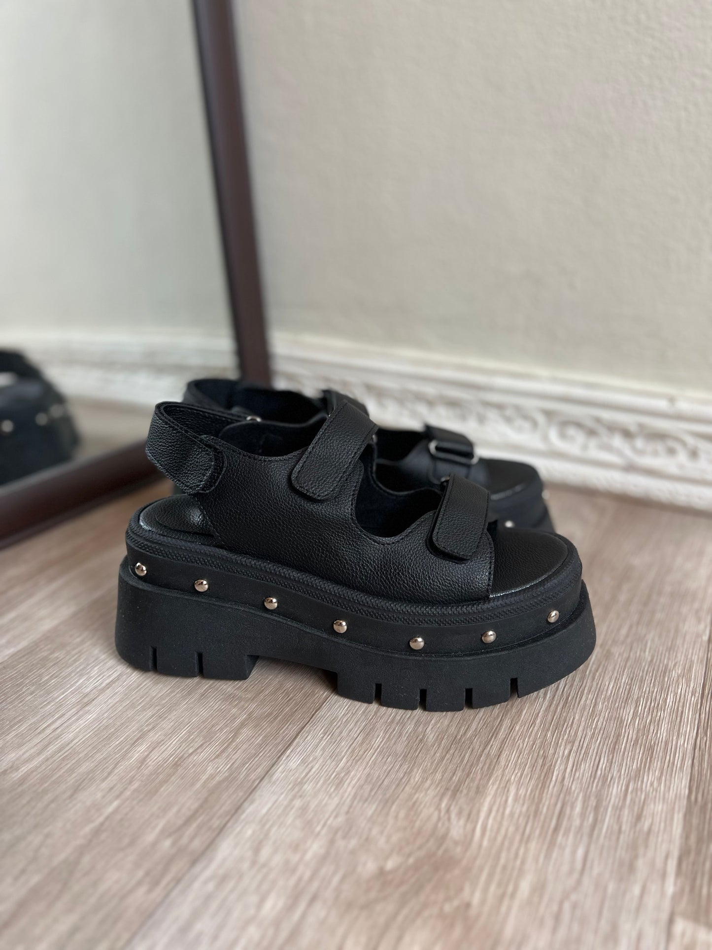 Sandalia tachas Ofelia - Negro