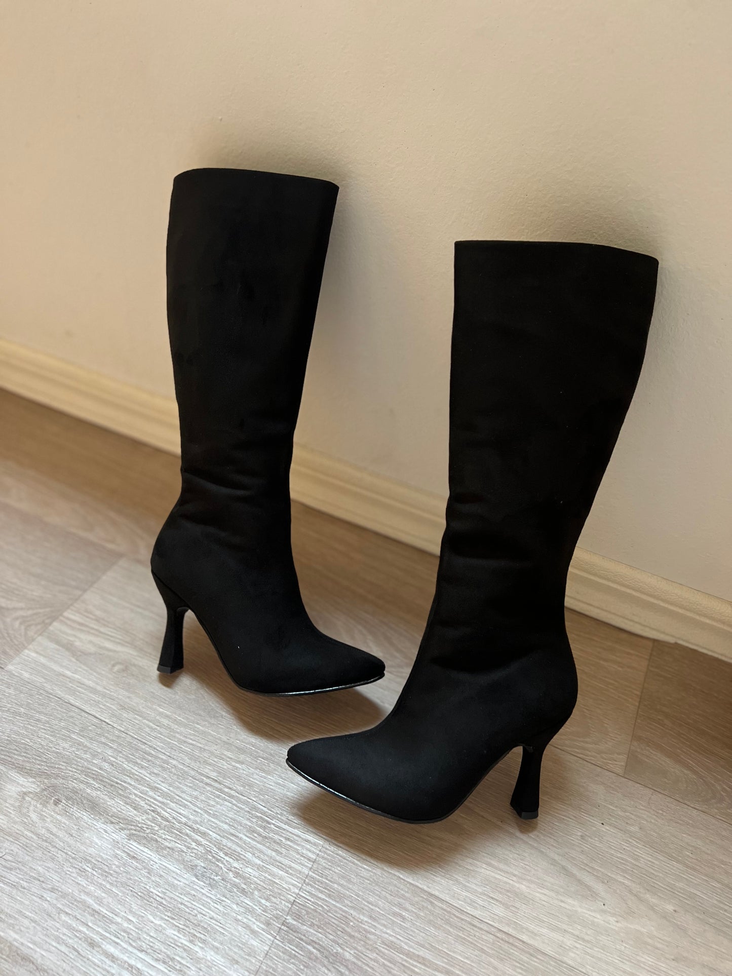 Bota negra - Dolly