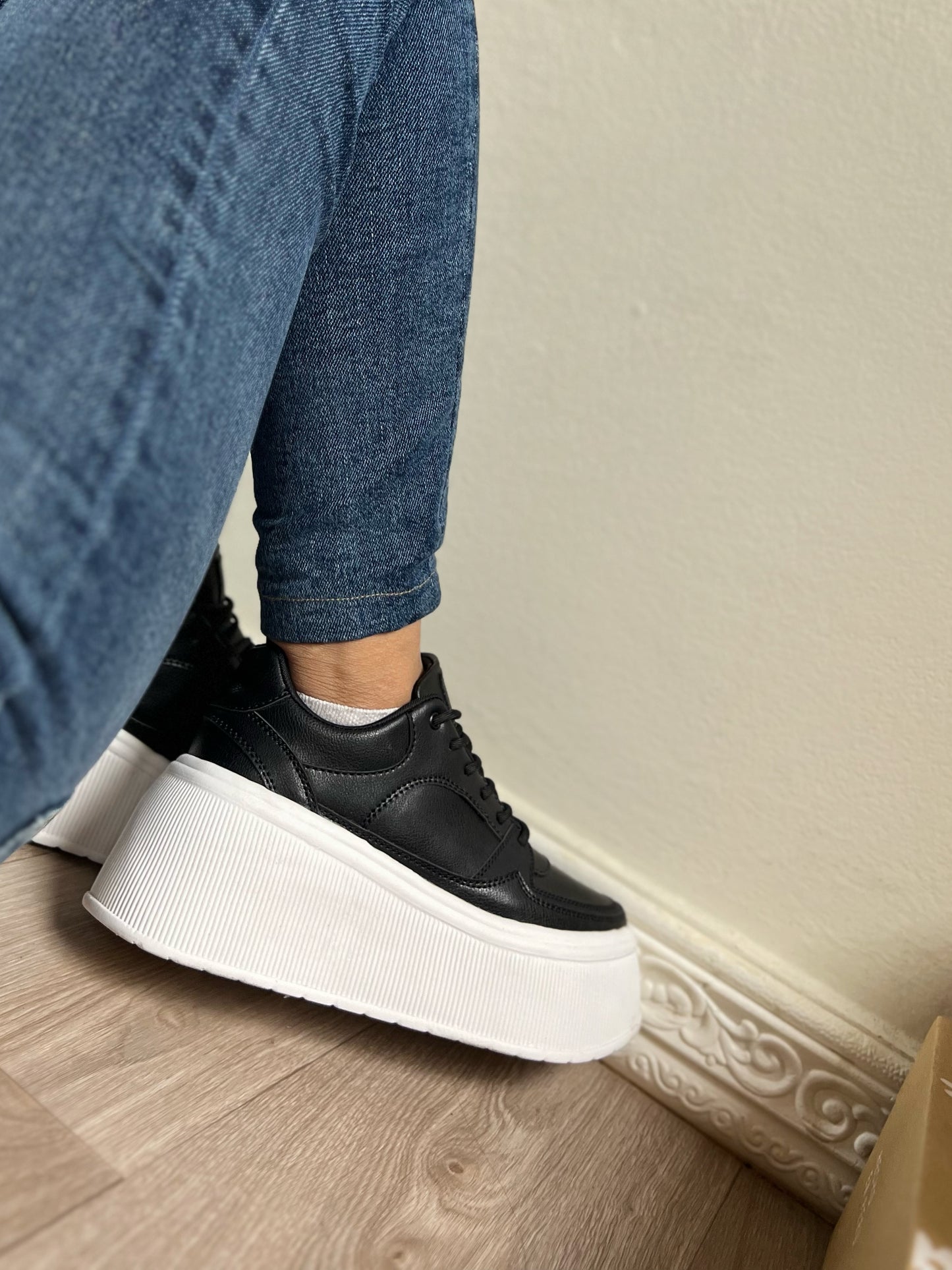 Zapatilla negro/ blanco - Megan