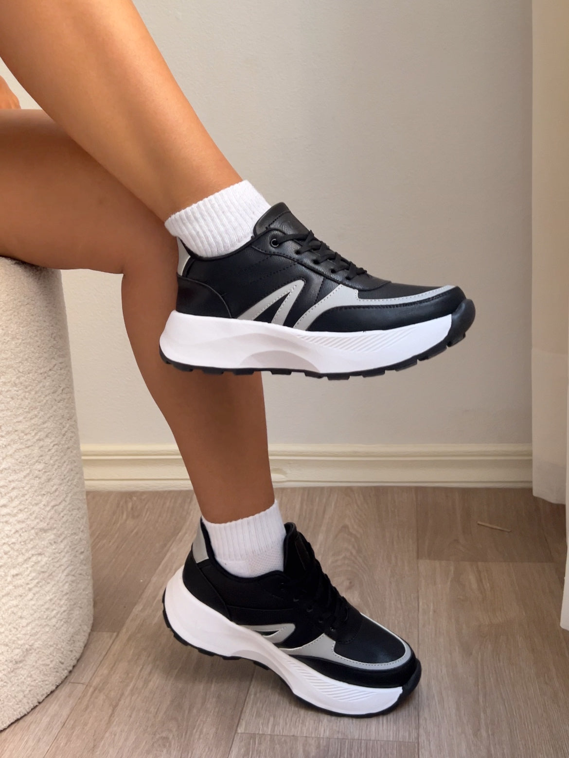 Zapatilla negra - Nicki