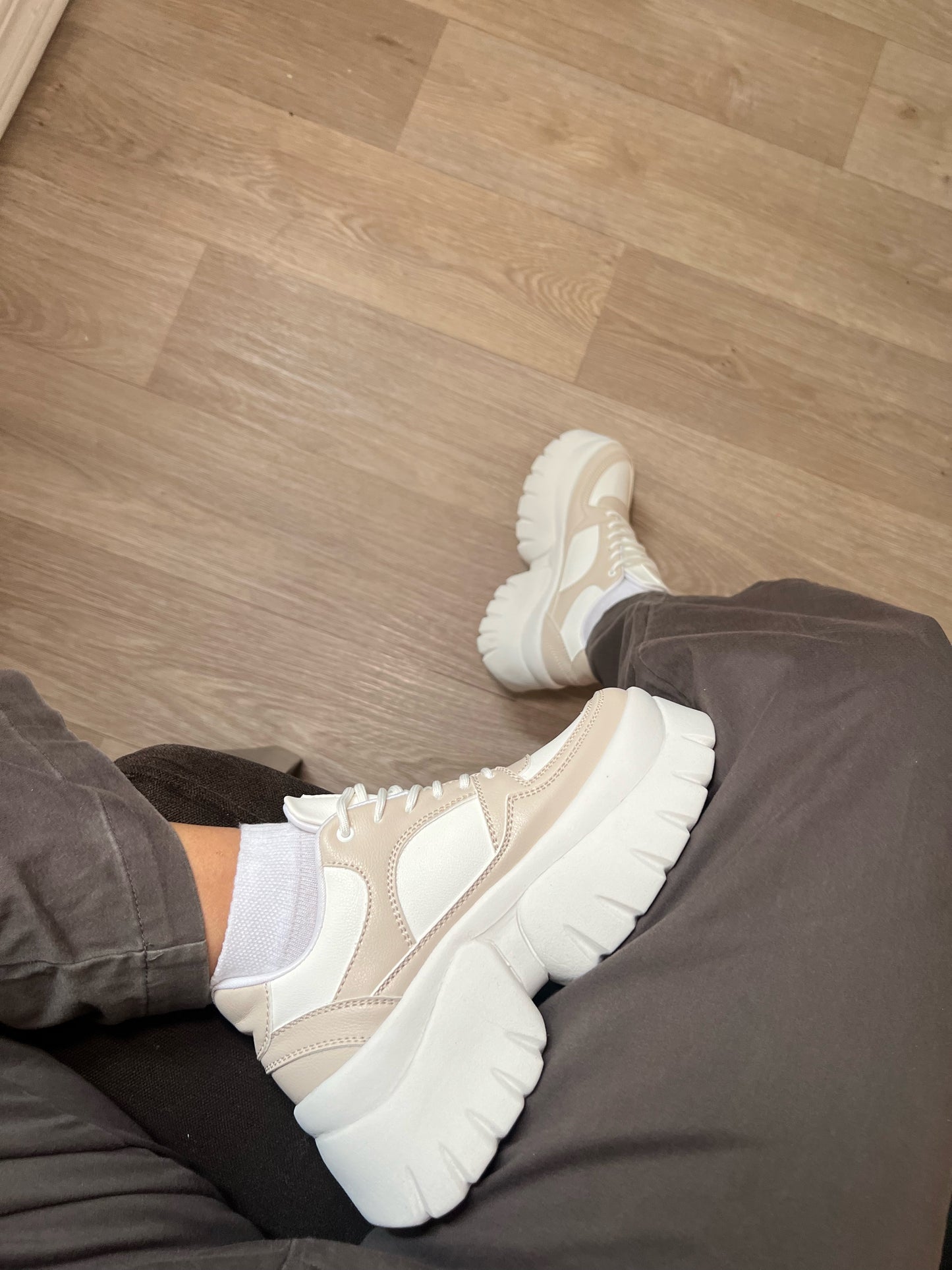 Zapatilla Beige - Abbi