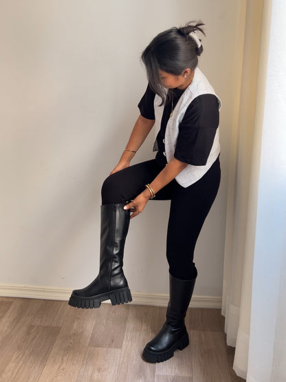 Bota negra - Simone