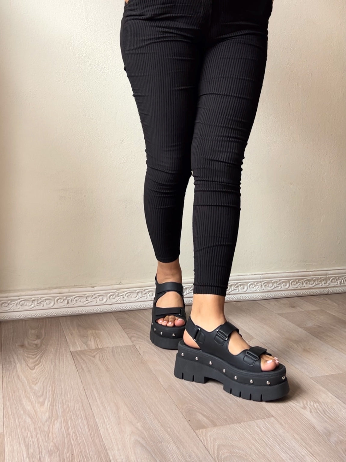 Sandalia tachas Ofelia - Negro