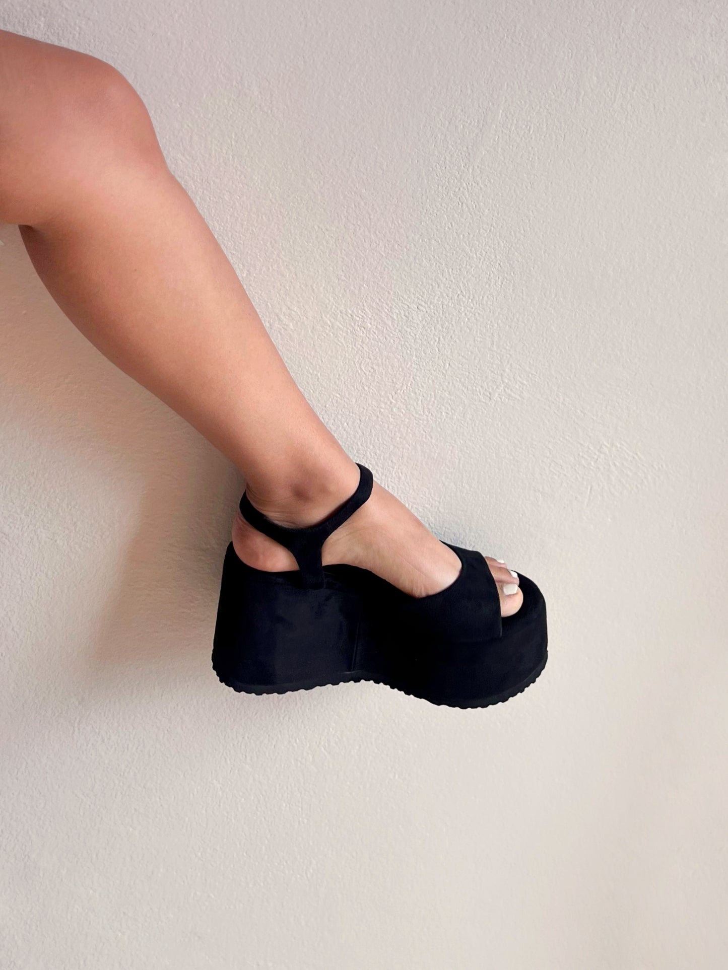Sandalias negro suede  - Lucy