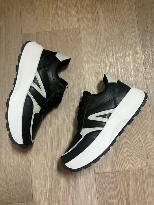 Zapatilla negra - Nicki